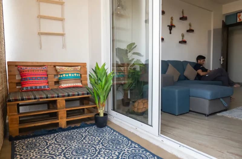 Artistic Haven | 1BHK Apartment by da alohas