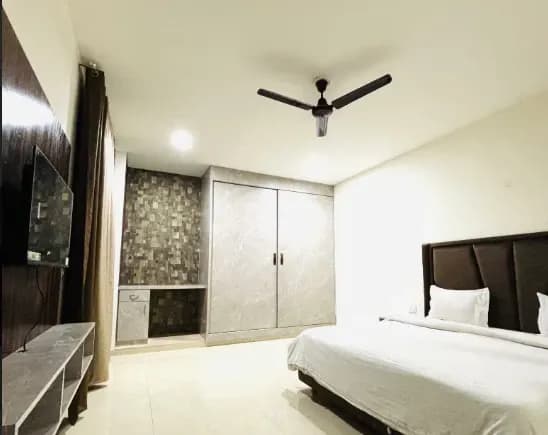 Sunset 1BHK in Vrindavan by da alohas